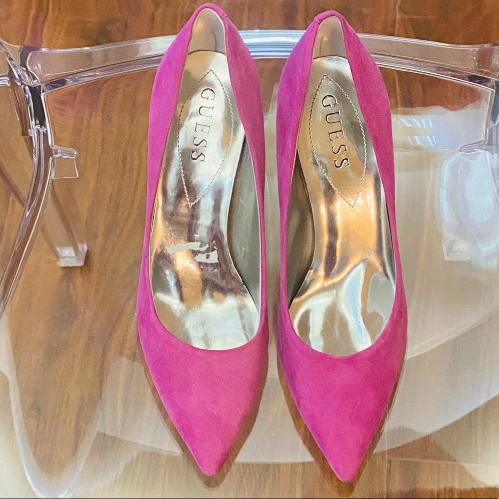 FLASH SALE! Hot Pink Guess Pump size 6.5